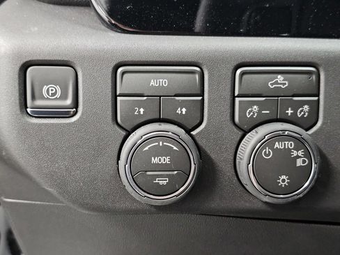 Used 2026 Chevrolet Silverado 1500 LT AWD/4WD image 34