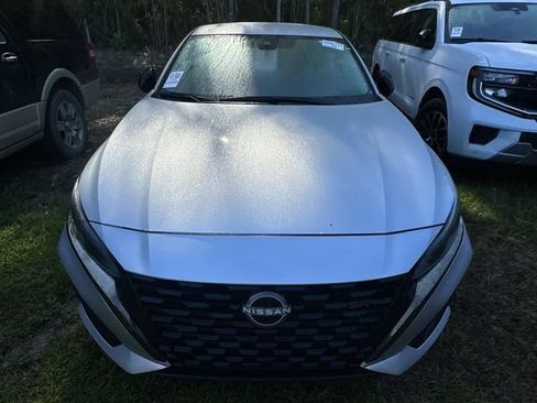 Used 2025 Nissan Altima 2.5 SR FWD image 11