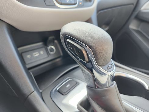 Used 2022 Chevrolet Equinox LS AWD/4WD image 9