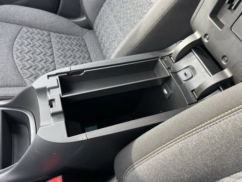 Used 2023 Chevrolet Equinox LT image 28