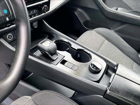 Used 2023 Nissan Rogue SV AWD/4WD image 16