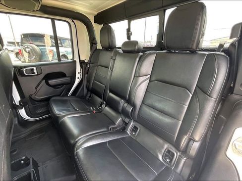 Used 2023 Jeep Gladiator Sport AWD/4WD image 19
