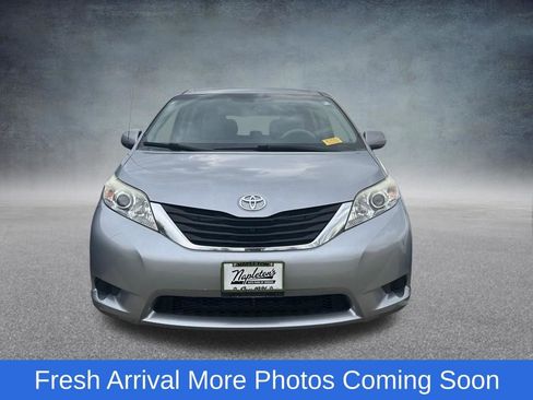 Used 2013 Toyota Sienna LE image 2