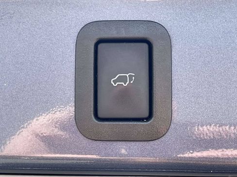Used 2018 Toyota Highlander XLE FWD image 46