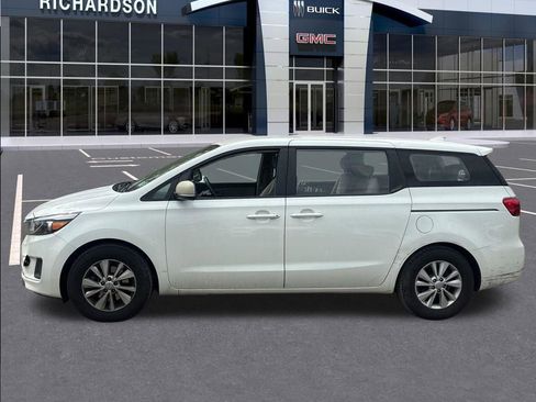 Used 2017 Kia Sedona L FWD image 3