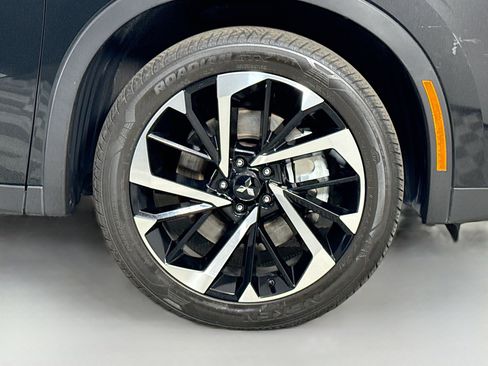 Used 2023 Mitsubishi Outlander SE image 32