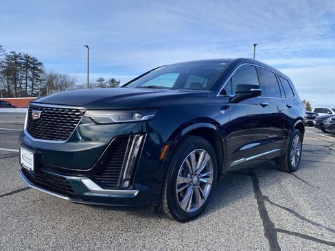 Used 2025 Cadillac XT6 Premium Luxury image 3