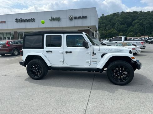 Used 2022 Jeep Wrangler Unlimited Sahara w/ Cold Weather Group image 2