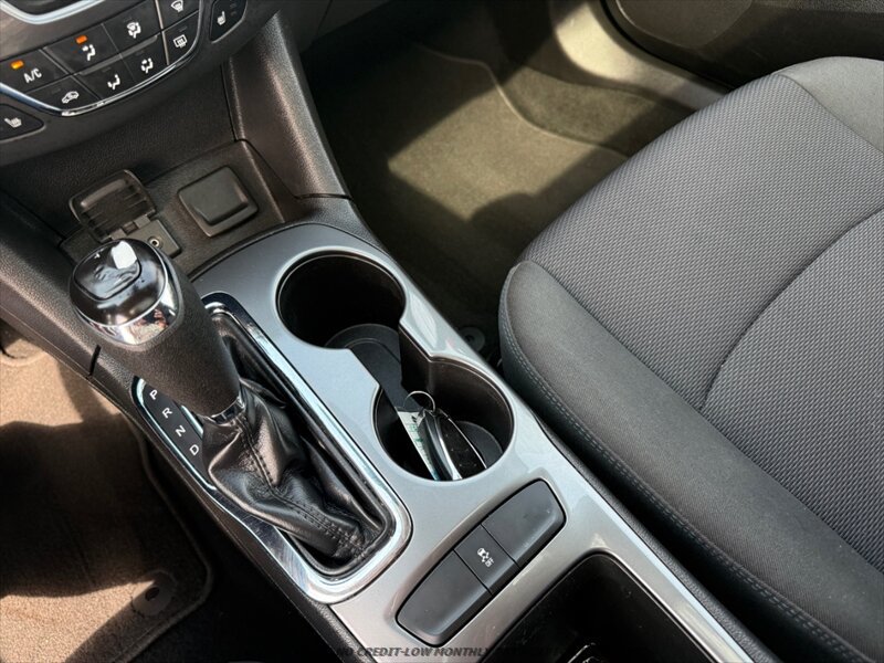 Used 2017 Chevrolet Cruze LT w/ Sun And Sound Package FWD image 27