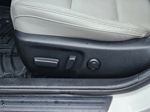 Used 2016 Toyota Avalon Touring image 28