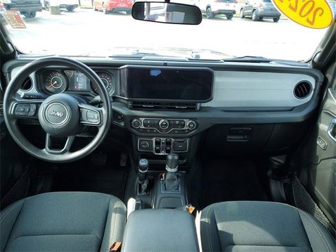 Used 2024 Jeep Gladiator Sport image 16