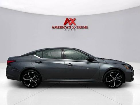Used 2023 Nissan Altima 2.5 SR FWD image 7