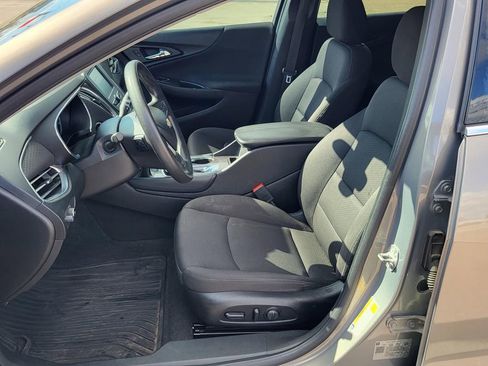 Used 2018 Chevrolet Malibu LT image 16