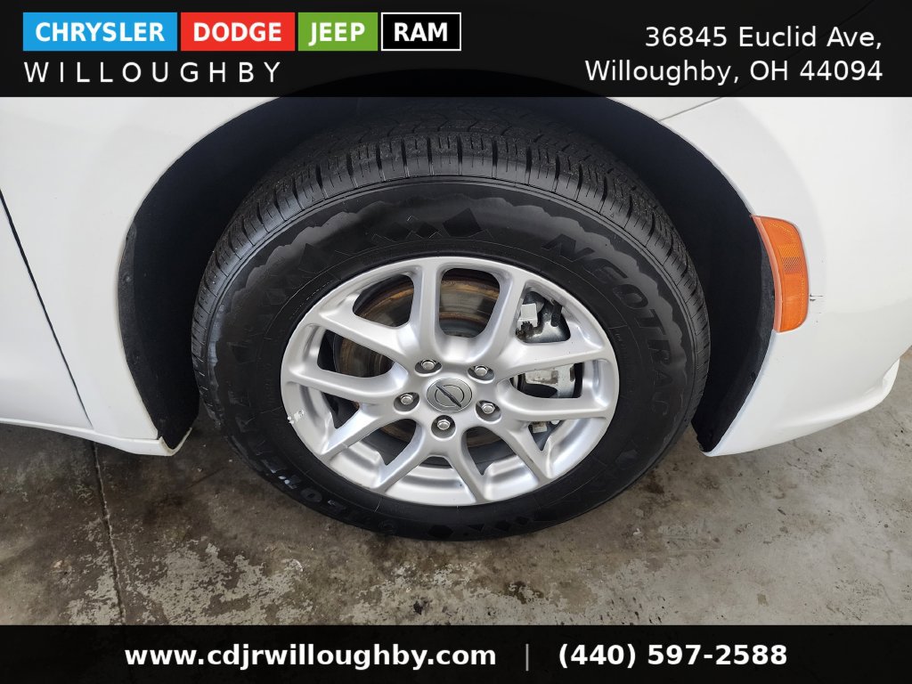 Used 2025 Chrysler Pacifica Select FWD image 42