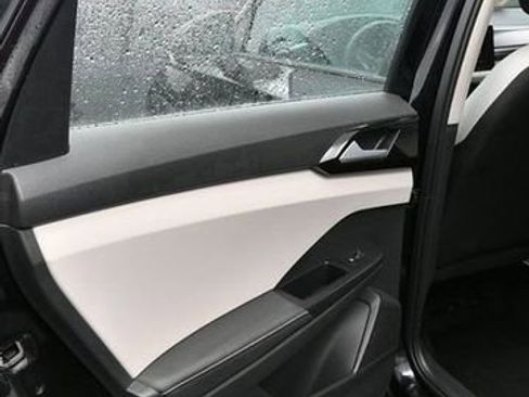 Used 2025 Volkswagen Taos S image 15