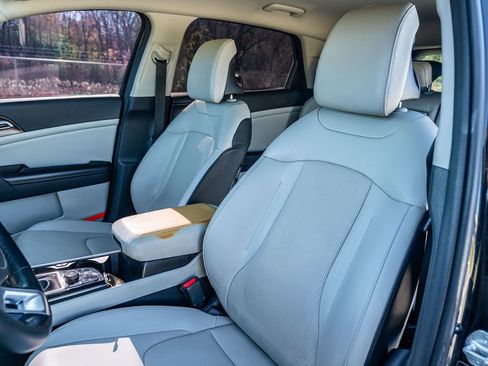 Used 2024 Kia Sportage EX image 19