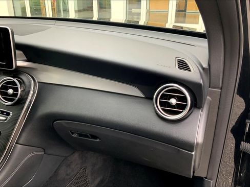 Used 2019 Mercedes-Benz GLC 300 4MATIC image 17
