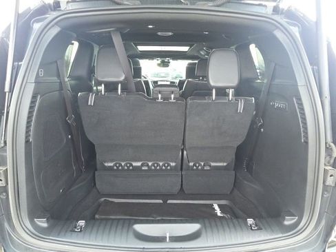 Used 2023 Chrysler Pacifica Limited w/ Uconnect Theater Family Group image 12