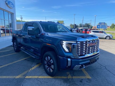 Used 2025 GMC Sierra 3500 Denali w/ Technology Package AWD/4WD image 7