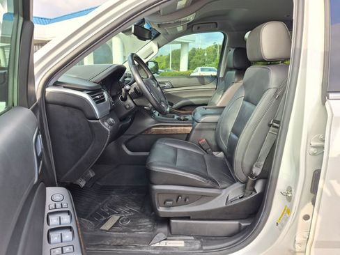 Used 2020 Chevrolet Tahoe LT w/ Luxury Package RWD image 16