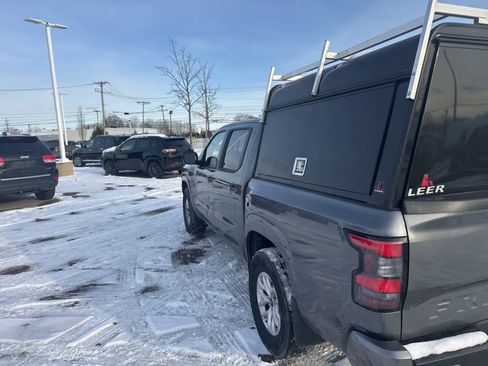 Used 2024 Nissan Frontier SV image 13