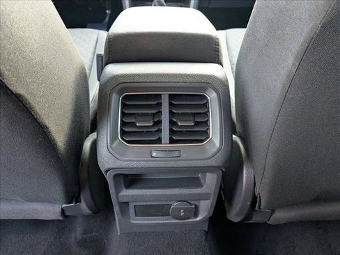 Used 2018 Volkswagen Tiguan S image 17