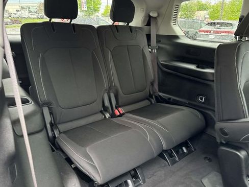 Used 2023 Jeep Grand Cherokee L Laredo RWD image 13