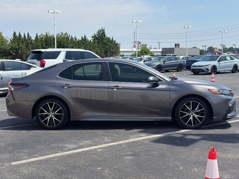 Used 2023 Toyota Camry SE FWD image 4