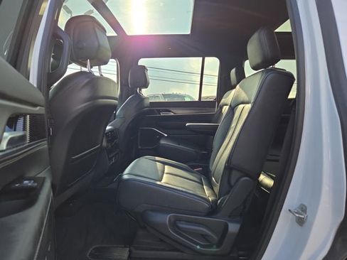 Used 2024 Jeep Wagoneer Series II image 12