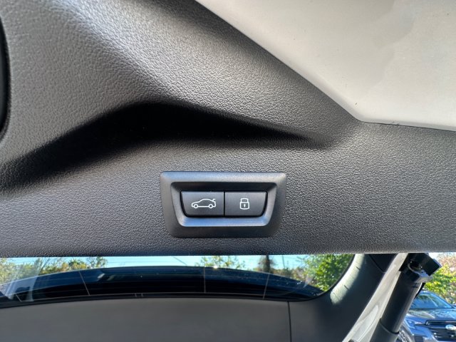 Used 2024 BMW X5 xDrive40i w/ M Sport Package AWD/4WD image 25