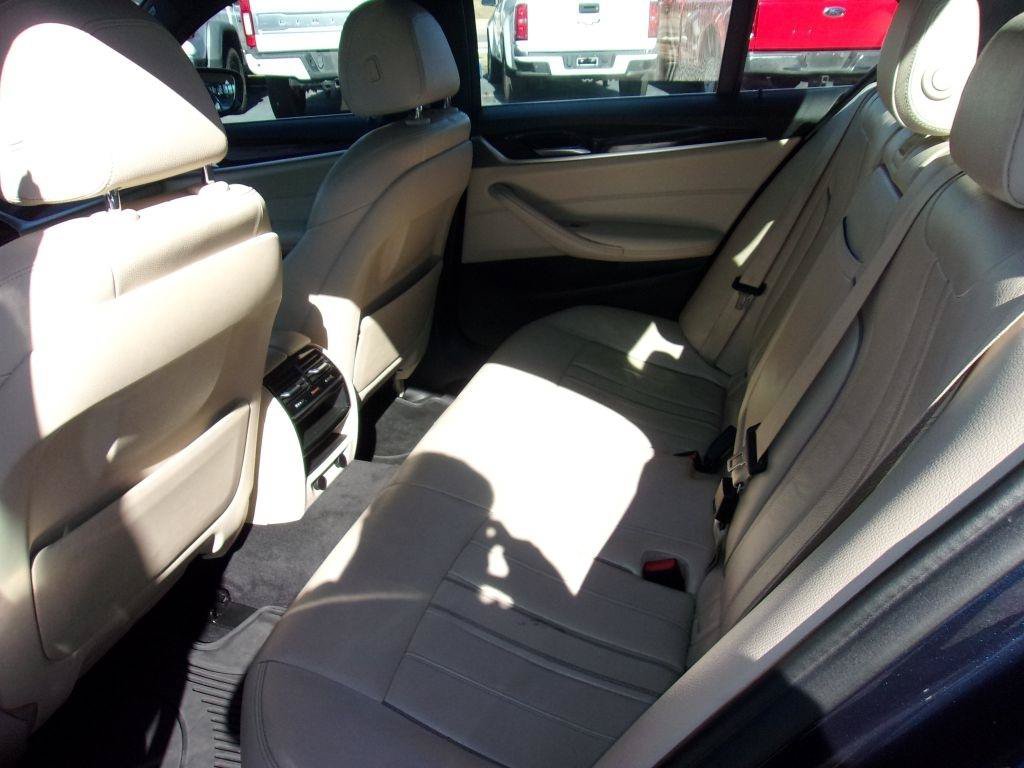 Used 2019 BMW 530e w/ Luxury Package RWD image 6