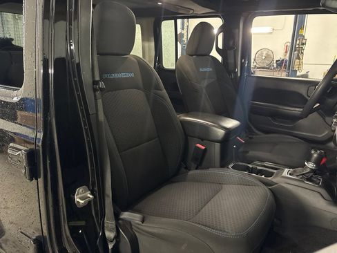 Used 2024 Jeep Wrangler Unlimited Rubicon 4xe AWD/4WD image 20