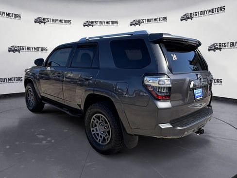 Used 2018 Toyota 4Runner SR5 AWD/4WD image 6