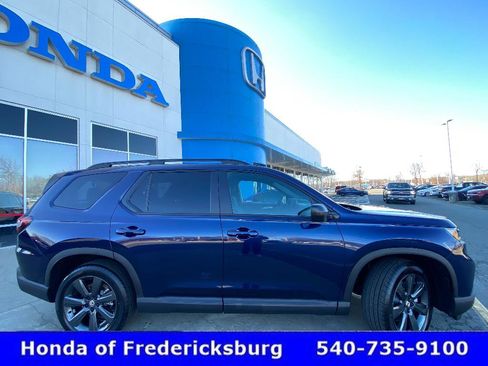 Certified 2025 Honda Pilot Sport image 10