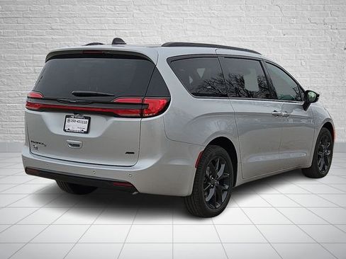 New 2026 Chrysler Pacifica Select w/ S Appearance Package image 4