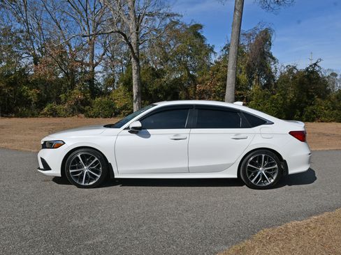 Used 2024 Honda Civic Touring image 2