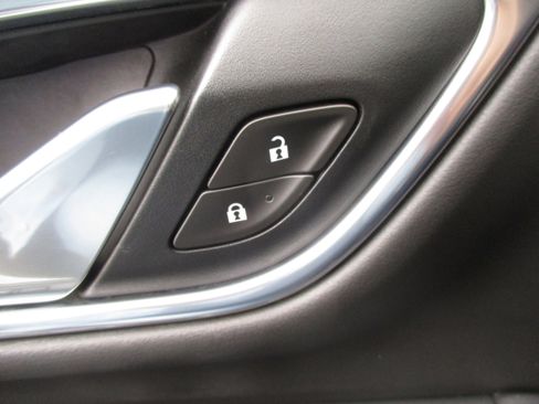 Used 2021 GMC Yukon SLT image 31