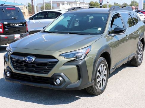 Used 2025 Subaru Outback Premium image 2