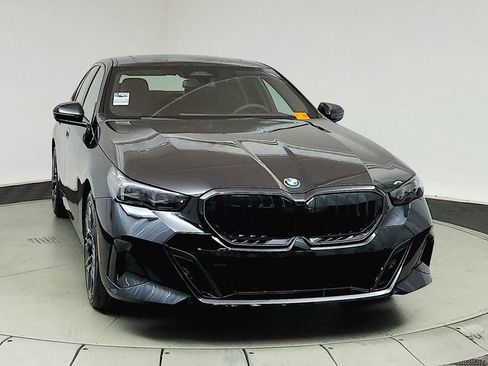 Used 2026 BMW 530i xDrive w/ M Sport Package AWD/4WD image 2