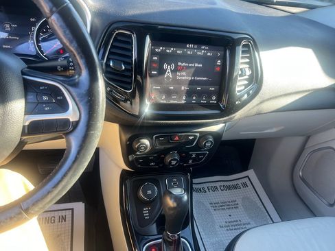 Used 2017 Jeep Compass Limited w/ Navigation Group image 18