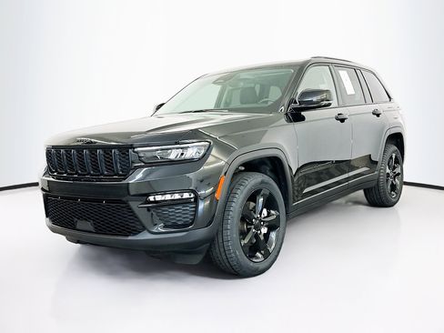 Used 2023 Jeep Grand Cherokee Limited w/ Black Appearance Package image 3
