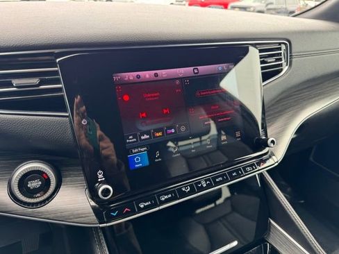 Used 2023 Jeep Wagoneer L Series II AWD/4WD image 10