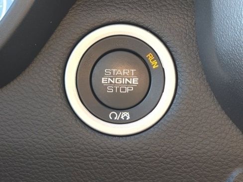 Used 2022 RAM 1500 Big Horn AWD/4WD image 17