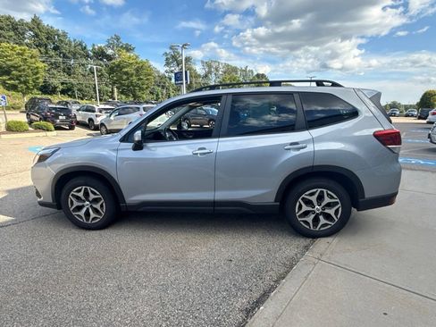 Used 2023 Subaru Forester Premium AWD/4WD image 5