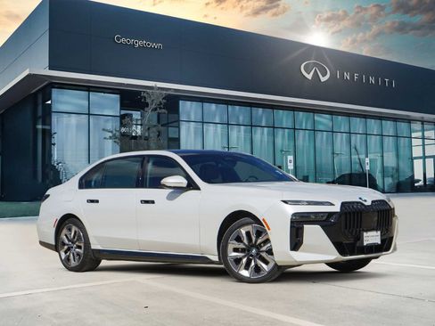 Used 2024 BMW 750e xDrive w/ Executive Package image 2