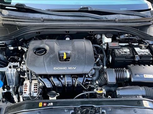 Used 2017 Hyundai Elantra SE image 31