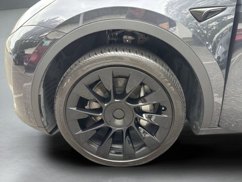 Used 2025 Tesla Model Y Long Range RWD image 30