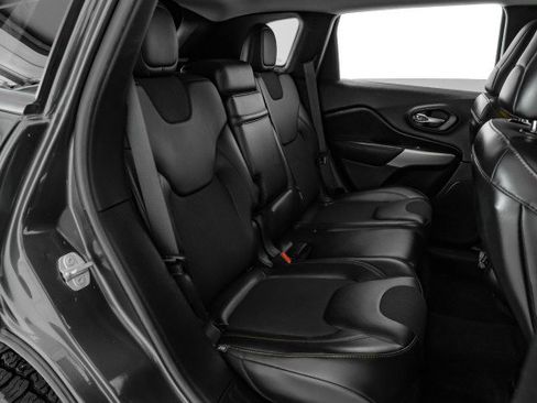 Used 2017 Jeep Cherokee Trailhawk w/ Cold Weather Group image 30