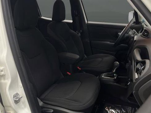 Used 2018 Jeep Renegade Altitude FWD image 24