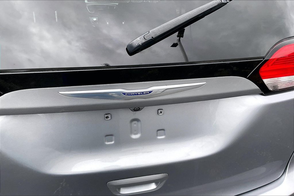 Used 2019 Chrysler Pacifica Touring Plus w/ Cold Weather Group FWD image 32